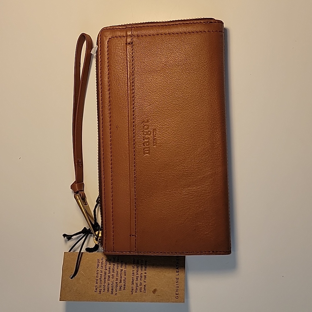 NWT Margot oversized leather zip wallet with wrist strap